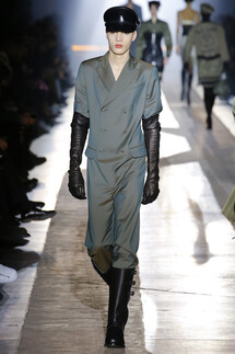 Moschino FALL 2018 MENSWEAR Milan MFW коллекция Moschino осень 2018 мужская неделя моды в Милане Mainstyles
